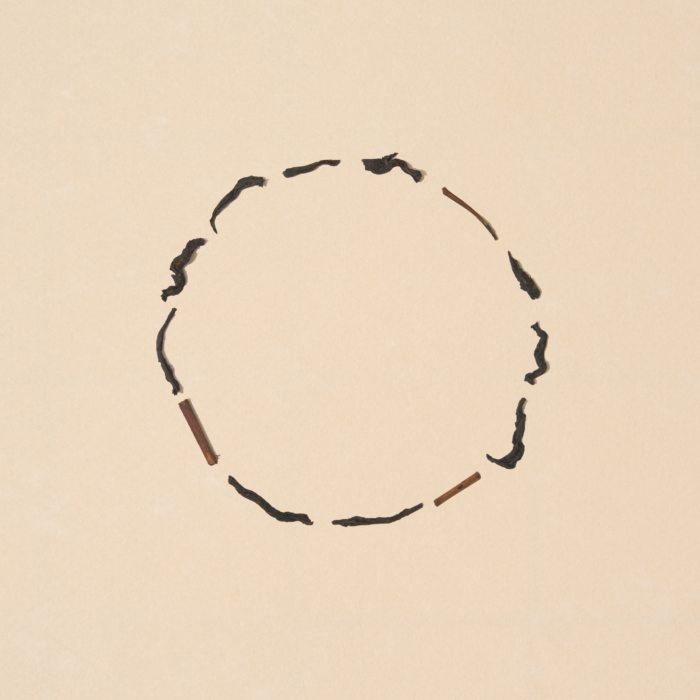 Saitama black tea leaves arranged in a ring